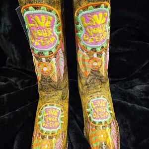 Tanner Mark Womens boots Size 8, New in box!